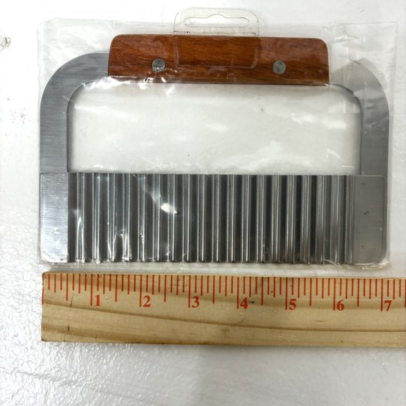 Artminds Stainless Steel Wavy Soap Cutter NWT - Picture 3 of 5